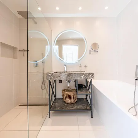 One Of A Kind 6 Bedroom 6 Bath Sauna Jacuzzi Pool Just 15 Mns Off Town *