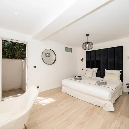 Semesterbostad One Of A Kind 6 Bedroom 6 Bath Sauna Jacuzzi Pool Just 15 Mns Off Town *