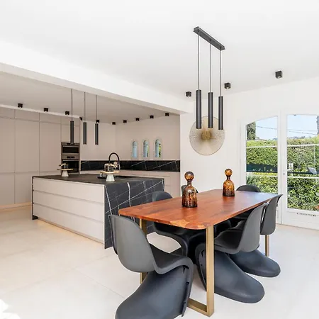 One Of A Kind 6 Bedroom 6 Bath Sauna Jacuzzi Pool Just 15 Mns Off Town 度假居 戛纳