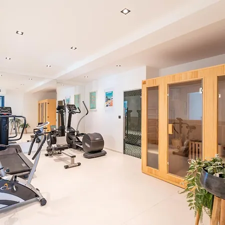 度假居 One Of A Kind 6 Bedroom 6 Bath Sauna Jacuzzi Pool Just 15 Mns Off Town 戛纳