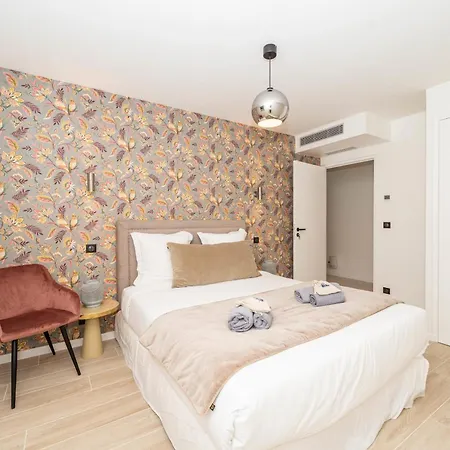 One Of A Kind 6 Bedroom 6 Bath Sauna Jacuzzi Pool Just 15 Mns Off Town *