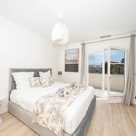 One Of A Kind 6 Bedroom 6 Bath Sauna Jacuzzi Pool Just 15 Mns Off Town Cannes