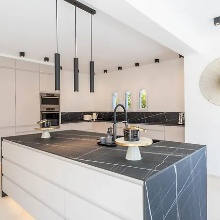 One Of A Kind 6 Bedroom 6 Bath Sauna Jacuzzi Pool Just 15 Mns Off Town 度假居 *