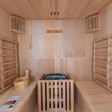 Semesterbostad One Of A Kind 6 Bedroom 6 Bath Sauna Jacuzzi Pool Just 15 Mns Off Town