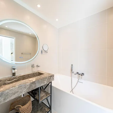 One Of A Kind 6 Bedroom 6 Bath Sauna Jacuzzi Pool Just 15 Mns Off Town * Cannes