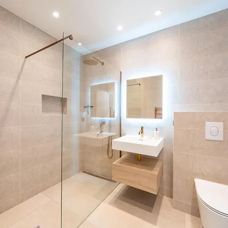 One Of A Kind 6 Bedroom 6 Bath Sauna Jacuzzi Pool Just 15 Mns Off Town Tatil Evi
