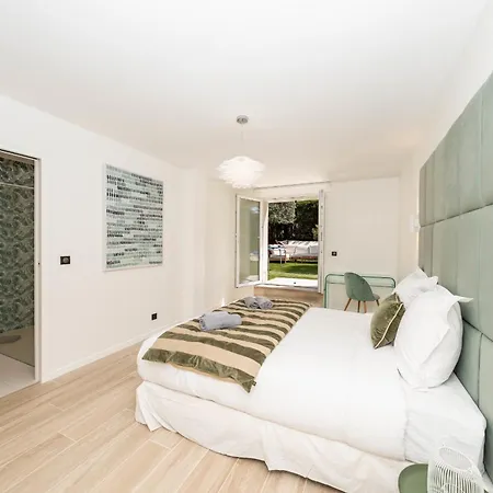 One Of A Kind 6 Bedroom 6 Bath Sauna Jacuzzi Pool Just 15 Mns Off Town *
